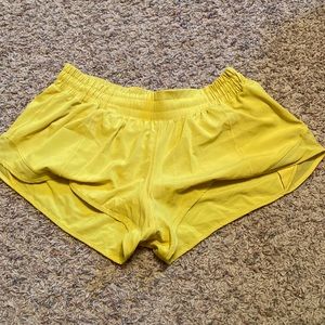 LULU lemon hotty hot short 2.5” low rise greenish yellow